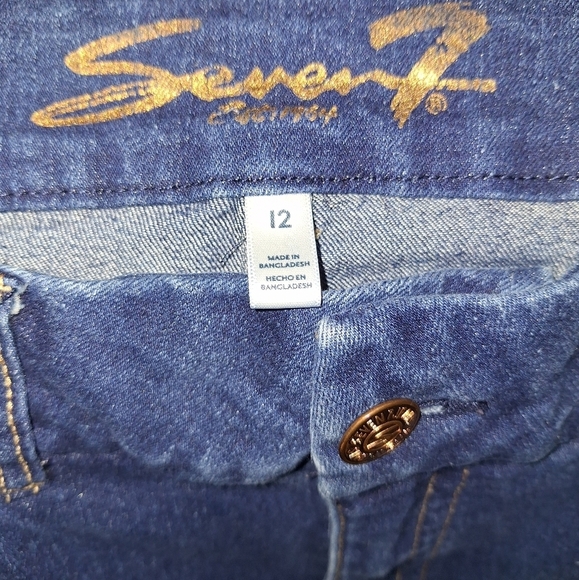 A pair of Seven7 ladies tummyless boot cut jeans in a size 12. - Picture 5 of 9